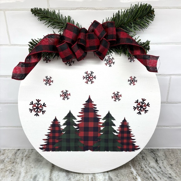 Handcrafted Christmas buffalo plaid trees and snowflakes round sign - Picture 1 of 7